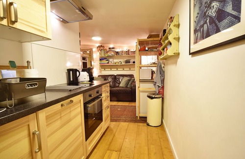 France Lynch Cabin | Charming holiday home in the lovely Cotswold hillside village of France Lynch.