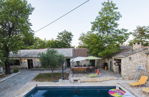 Benkovac House | Charming Holiday Home in Bukovic with Pool