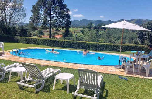 Vargem House | Charming home, gourmet ranch, WIFI, game room, beautiful view of the mountains!