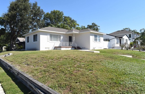 North Hyde Park House | Charming home in the heart of south tampa, near Hyde Park village and Bayshore