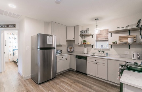 Crestline Area House | Charming Home Near Dickies+Free Biweekly Clean+KING Bed+Fully Furnished