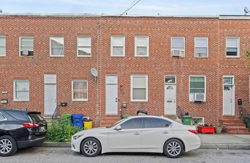 Downtown Baltimore House | Charming Home: Parking, Sleeps 10, WFH Space