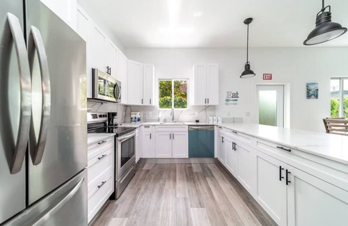Hallandale Beach House | Charming Home With Pool Jacuzzi