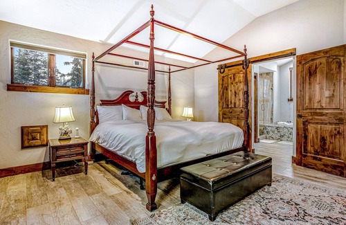 Quandary Village House | Charming home with mountain-view, fireplace, balcony, & washer/dryer