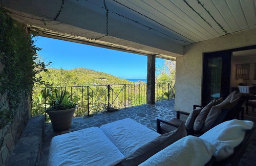 Spring Estate Apartment | Charming hotel suite in marvelous Bequia