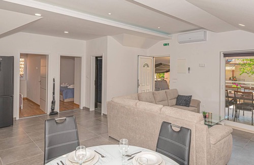Bribir House | Charming house in a quiet area, very close to the Krka National Park.