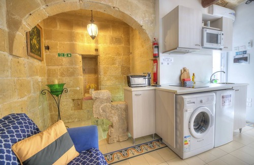 Valletta Ski Chalet | Charming house in the heart of Valletta CPAC1-3