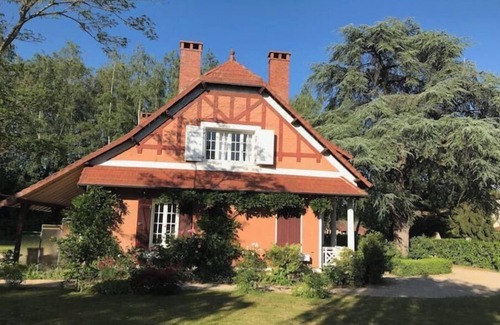 Cuisery House | Charming house with fireplaces in a huge park with outdoor games.