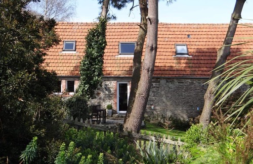 Urville-Nacqueville Cottage | Charming house with sea view, enclosed garden and Wifi