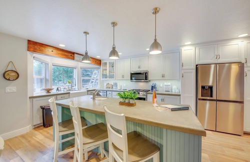 Sagle House | Charming Idaho Home w/Hot Tub, Near Beaches!