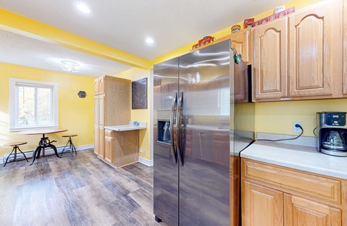 Indian River House | Charming in Town Home w/Backyard Patio, Fire Pit, just steps from Indian River!