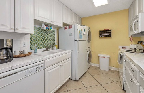 Demere Park Apartment | ~Charming Island Getaway ~ SSI~