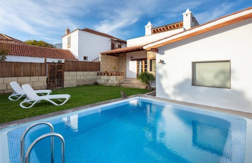 Arico el Nuevo Cottage | Charming La Jara House with Private Pool and Stunning Mountain Views i