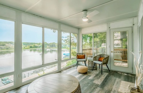 Plymouth Cottage | Charming Lake Cottage Near Minneapolis - Koselig Cottage on Medicine Lake