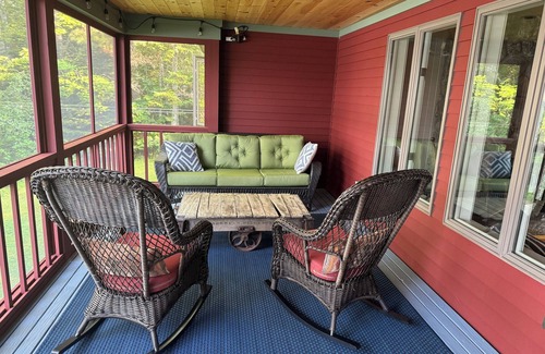 Belmont Cottage | Charming Lake Front Cottage