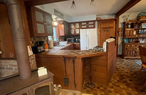 Hopatcong House | Charming lakehouse on the water, 2 slip dock, full bar on the water