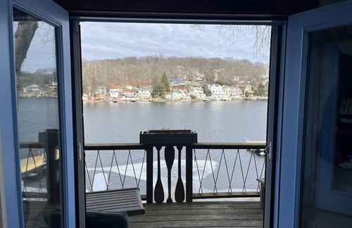 Hopatcong House | Charming lakehouse on the water, 2 slip dock, full bar on the water