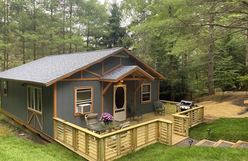 Town of Lumberland House | Charming Lakeside Cottage with lakefront deck