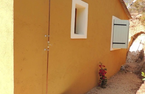 Portigliolo House | Charming little house, sea view and scents of the maquis.