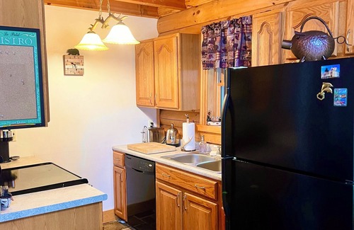 Lake George Cabin | Charming Log Cabin in Lake George
