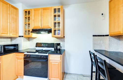 Freeport House | Charming Long Island Home w/Fenced Yard!