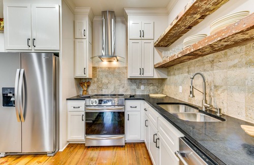 New Roads Apartment | Charming Louisiana Getaway w/Furnished Balcony!