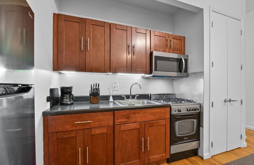Port Morris Apartment | Charming Luxe 2bdrm Continental Residence