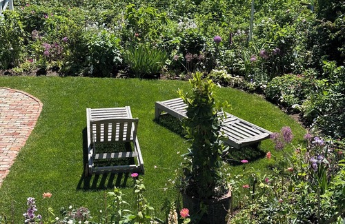 Siasconset House | Charming, luxury Cottage with Ocean Views seconds from the Beach! Front Street