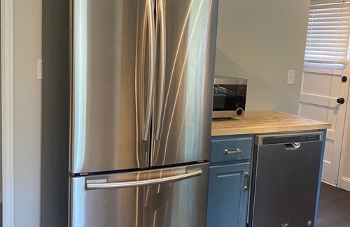 Aksarben - Elmwood Park House | Charming midtown dog friendly house, minutes from CWS, Downtown, Zoo and more!