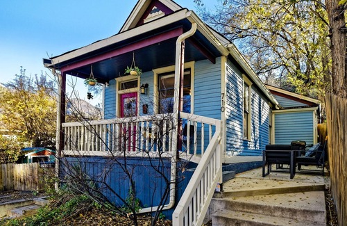 Glenwood Springs Cottage | Charming Miner's Cottage - Sunny Historic D/T Gem