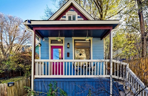 Glenwood Springs Cottage | Charming Miner's Cottage - Sunny Historic D/T Gem