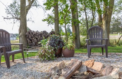 Pella House | Charming, modern and cozy retreat on the bike path