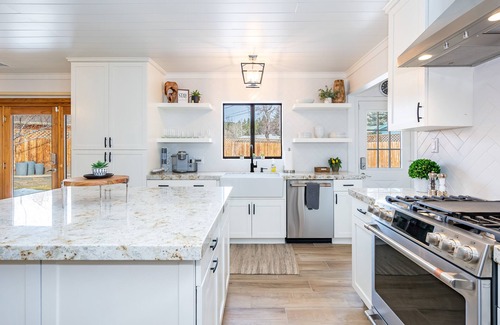 Coconino Estates House | Charming Modern Farmhouse In The Pines