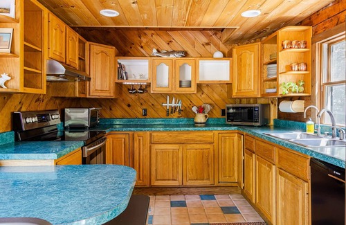 New Paltz House | Charming Mohonk Home with Fire Pit and Hot Tub