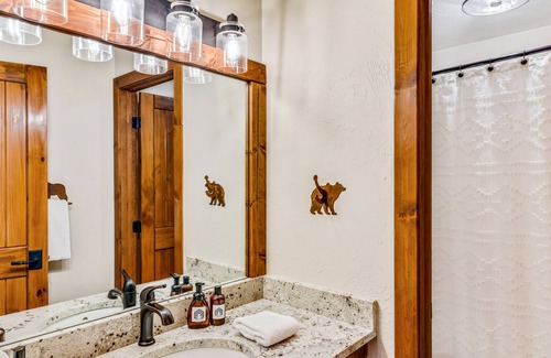 Steamboat Springs Ski Chalet | Charming mountain condo with great views, sauna, pool, and hot tub