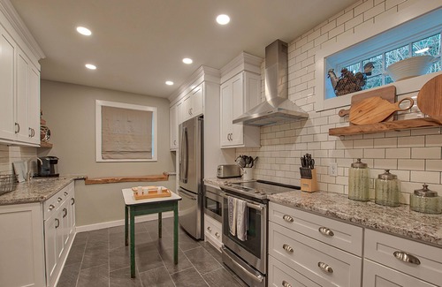 Lake Junaluska Cabin | Charming Mountain Oasis w/Patio, Shared Pool, Tennis, WiFi & AC - Dogs Welcome
