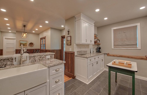 Lake Junaluska Cabin | Charming Mountain Oasis w/Patio, Shared Pool, Tennis, WiFi & AC - Dogs Welcome