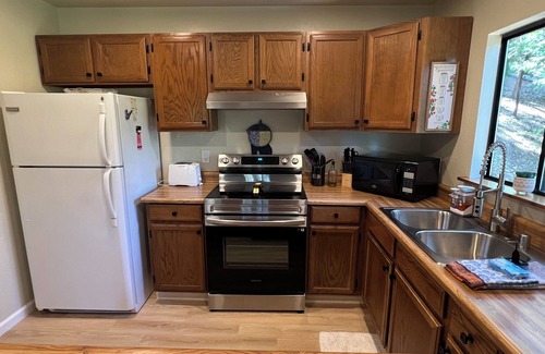 Arnold Ski Chalet | Charming Mountain Chalet with AC/Heating in Camp Connell.