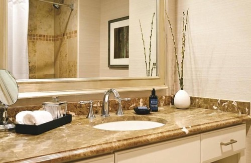 Vail Resort | Charming Mountain Suite Steps to Downtown Vail & Amenities - Pool, Spa, Dining