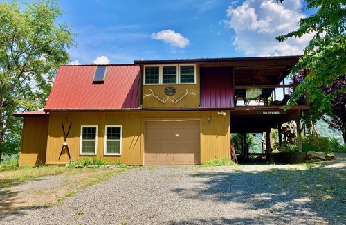Great Cacapon House | Charming mountaintop cabin with hot tub, pool table, and breathtaking views