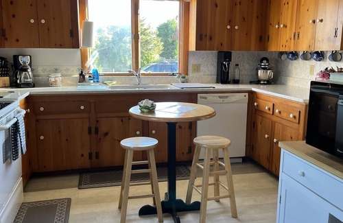 West of Town House | Charming Nantucket Home Edge of Town