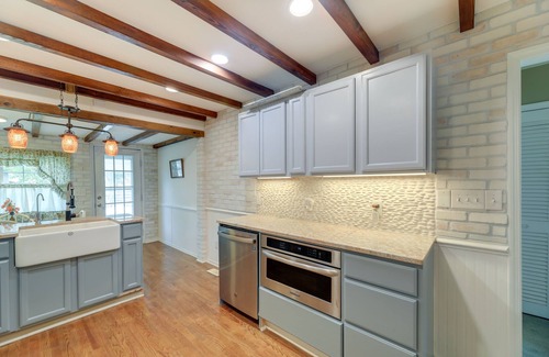New Bern Cottage | Charming New Bern Cottage w/Grill & Fire Pit!