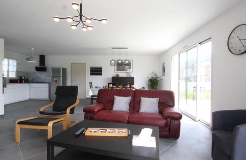 Pirou Cottage | Charming New Home: Beach Nearby, Garden, Terrace, Modern Amenities, Family-Friendly!