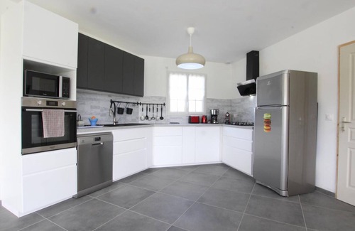 Pirou Cottage | Charming New Home: Beach Nearby, Garden, Terrace, Modern Amenities, Family-Friendly!