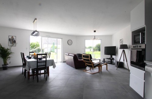 Pirou Cottage | Charming New Home: Beach Nearby, Garden, Terrace, Modern Amenities, Family-Friendly!