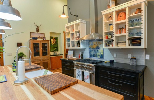 Munds Park House | CHARMING Newly Constructed “ CABIN IN THE WOODS” tucked into the trees 🌲