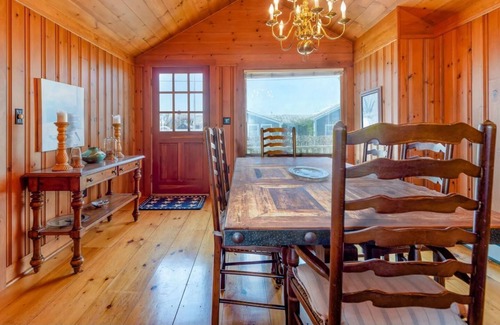 Siasconset House | Charming Oceanfront Cottage - 8 Minute Walk to Sankaty Head Lighthouse
