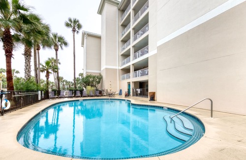 Crystal Beach Condo | Charming oceanfront condo with pool, hot tub, Gulf view, & washer/dryer