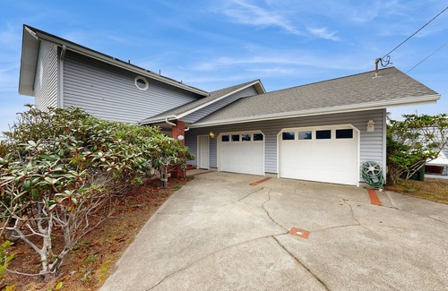 Florence House | Charming Oceanfront Home with WiFi - Secluded, Yet Close to Town