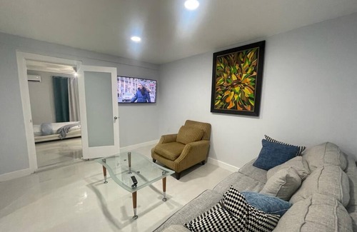 Seybold Apartment | Charming one bedroom with AC and WiFi in lovely Miami